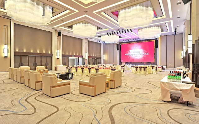 Kande Grand Land Hotel