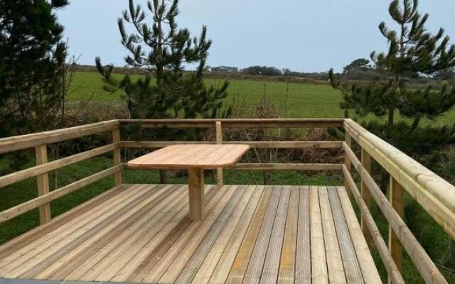 Rural Wood Cabin - less than 3 miles from St Ives