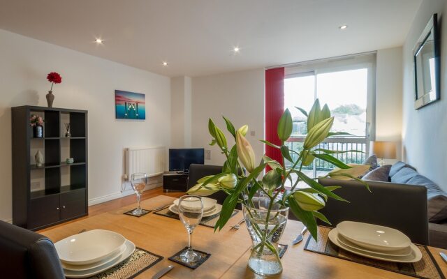 2-bedroom Apartment Riverside Wharf