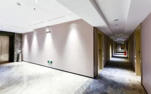 Yishang Hotel (Haiya Binfencheng Lingzhi Subway Station)