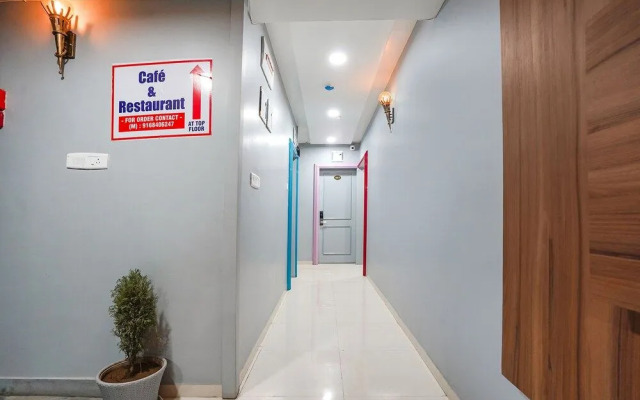 Fabhotel Royal Inn