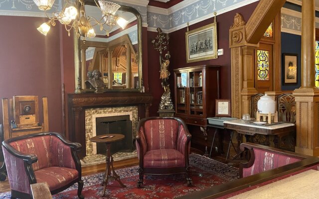 Chateau Tivoli Bed and Breakfast