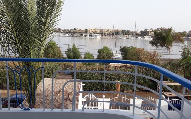 Hofni Palace Nile Niew