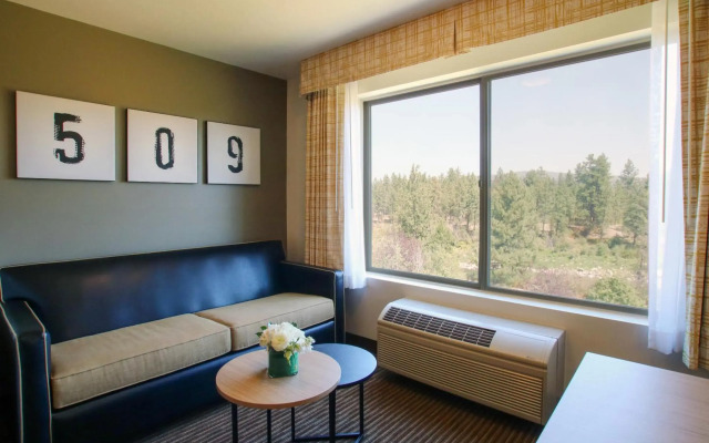 Oxford Suites Spokane Valley