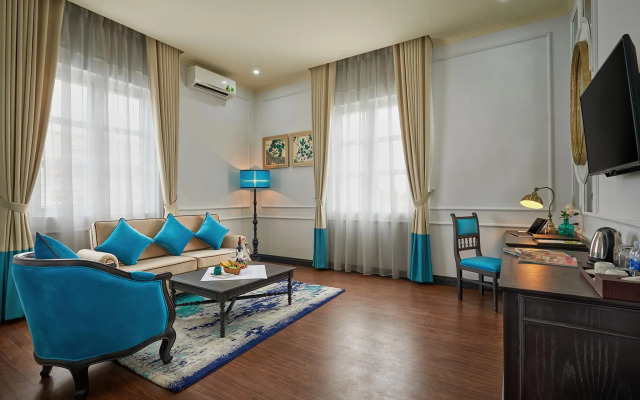 Manoir Des Arts Hotel