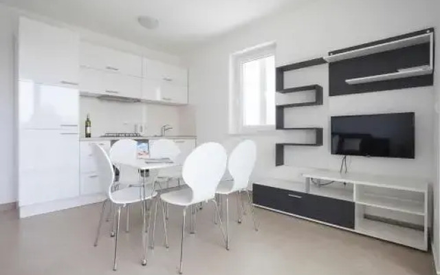 Bory 2 centrally located ap for 5