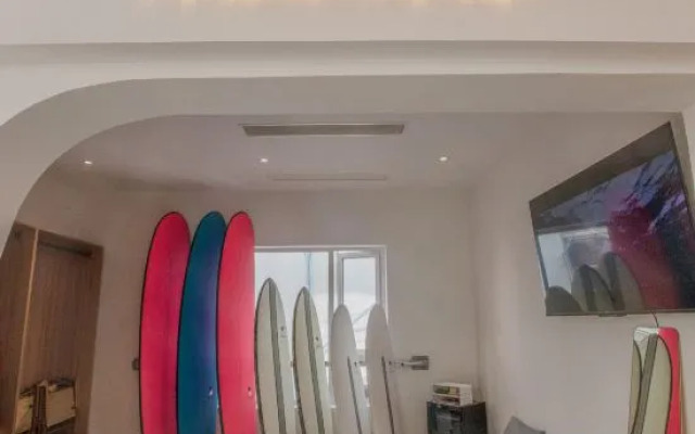 Sanya Moonlight Seaview Surfing Homestay (Wuzhizhou Houhai Branch)