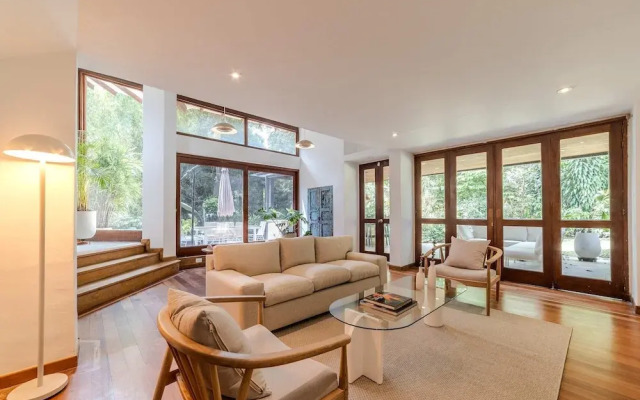 w Incredible 5BR House w Jacuzzi in El Poblado