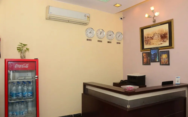 Gurjeet Hotel By Naavagat