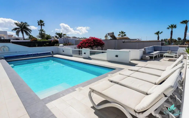 Remarkable 5-bed Villa in Playa Blanca