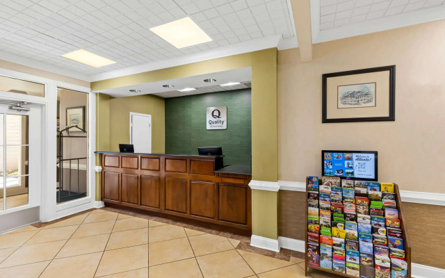Quality Inn Fayetteville near Historic Downtown Square