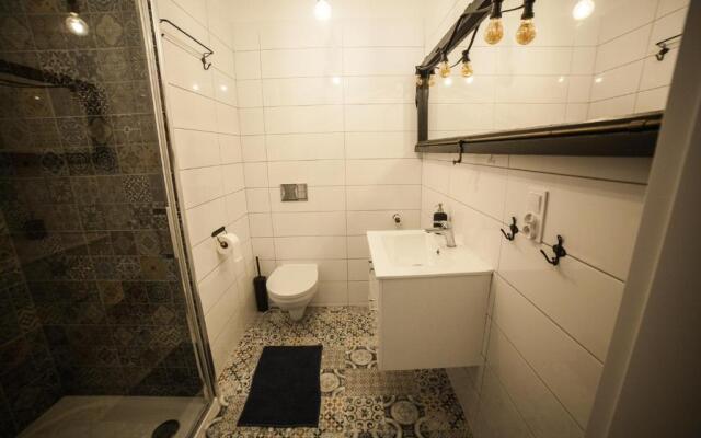 Lawendowo- sauna jacuzzi domki w ogrodzie i apartamenty w kamienicy