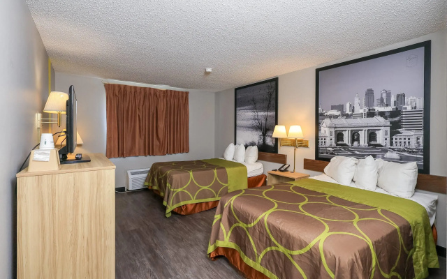 Super 8 by Wyndham Smithville/Kansas City