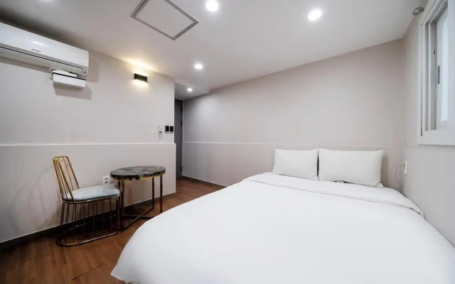 Calm Rest Hotel