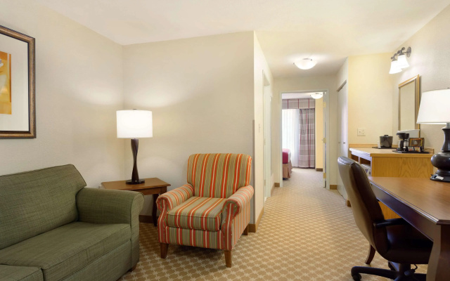 Country Inn & Suites by Radisson, Nevada, MO