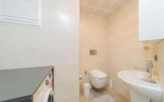 Central Located Big Spacious Flat in Muratpasa