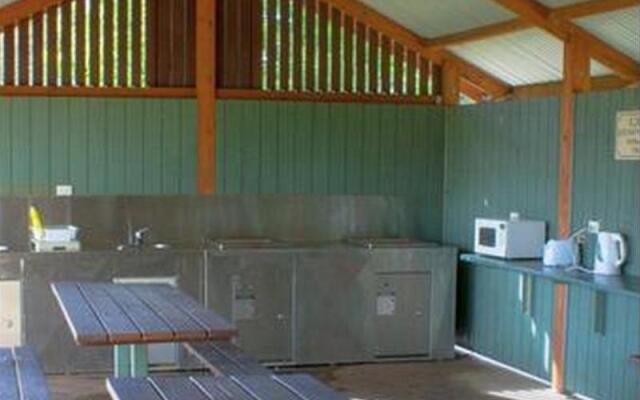 Lakes And Craters Holiday Park
