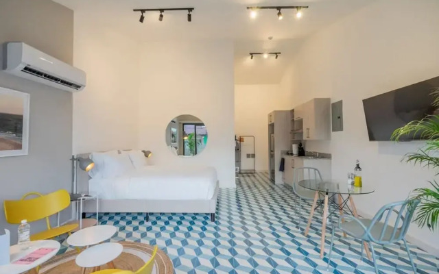 w Stylish Loft in Santa Ana
