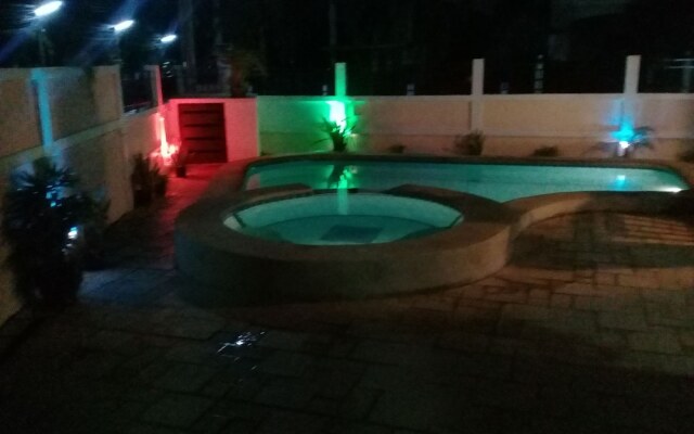 4 Bedroom House & Private Pool Pattaya