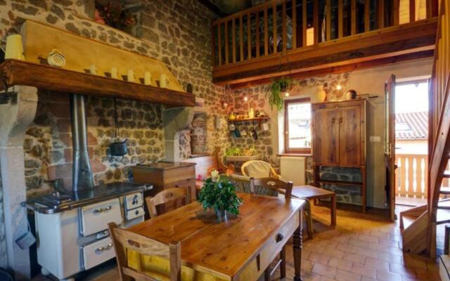 Gîte Essertines-en-Châtelneuf, 3 pièces, 6 personnes - FR-1-496-16