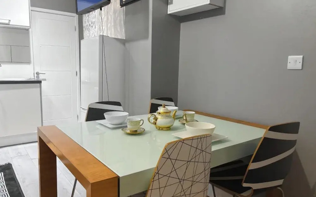 Charming High Wycombe Apartment