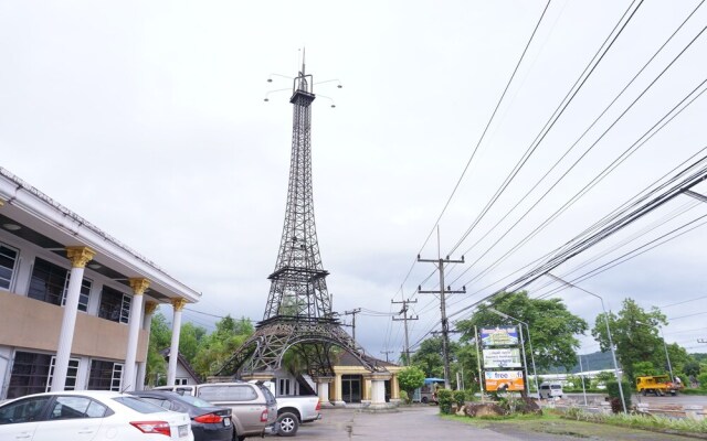 Eiffel Inn