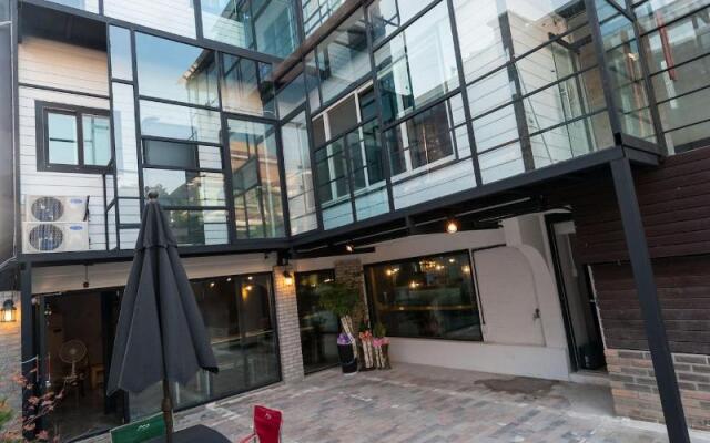 Inno Hostel & Pub Lounge Hongdae