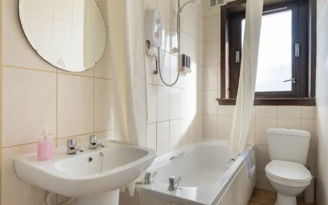 Novelty Suites Froghall Avenue