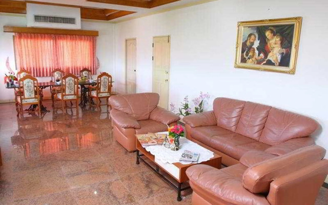 13 Coins Bangyai Hotel