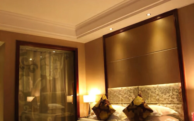 Four Seasons Moon Hotel