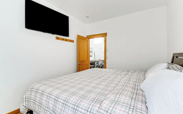Lake Wenatchee Getaway w/ Water & Mountain Views!