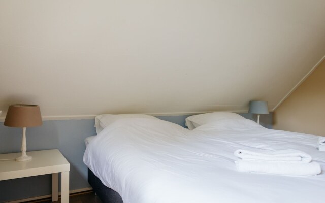 Charming Holiday Home in Burgh-Haamstede near Beach