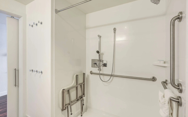 Hampton Inn & Suites Boston/Waltham