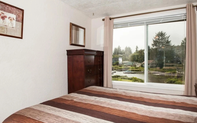 Lake Point Hideaway
