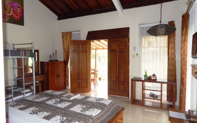 Alamanda Villa's Rooms & Adventure
