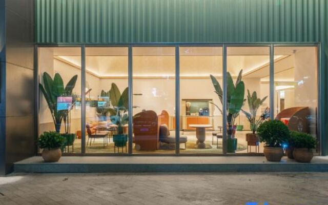 Orange Hotel (Dongguan Xiping Subway Station Hotel)