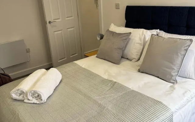 Bright & Cozy Hull Stay