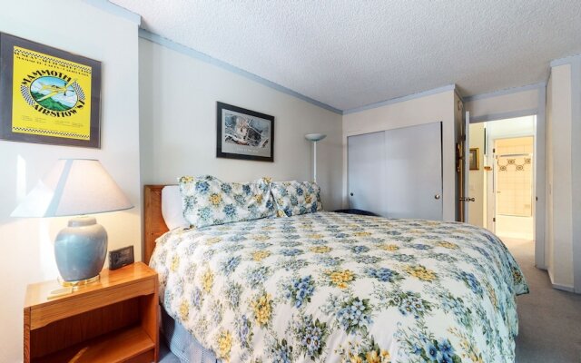 Summit 41 Spacious and Stones Throw to Eagle Lodge by RedAwning