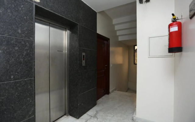 The Luxotica by OYO Rooms