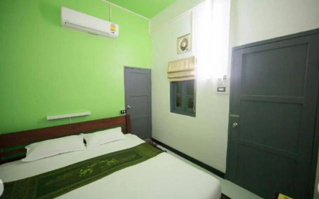 New iHouse Hotel - Hostel