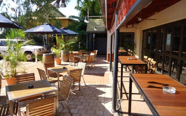 Roey Backpackers & Party Bar