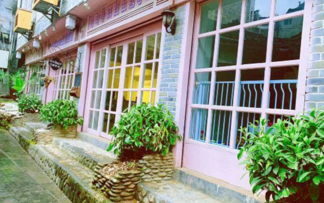 Flower and Alice Theme Guest House