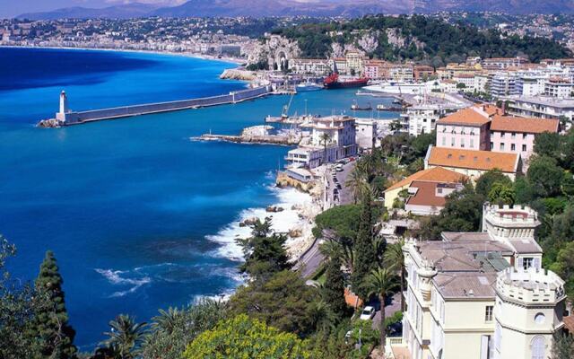 Beautiful Apartment in Bel Epoque Villa With Pool and Beach Access