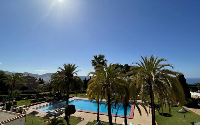 South facing apartment, 7 mins walk from beach