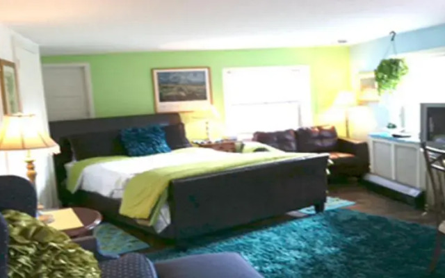 Clinton Street Bed & Breakfast
