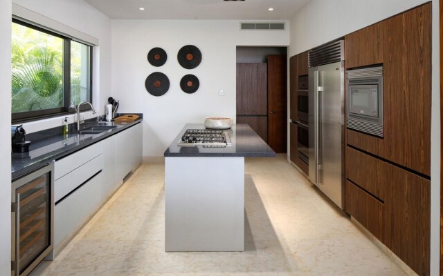 Sunny Vacation Villa 69