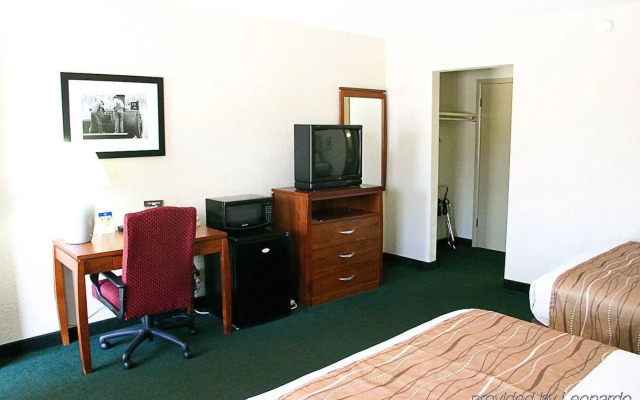 Best Western Hospitality House