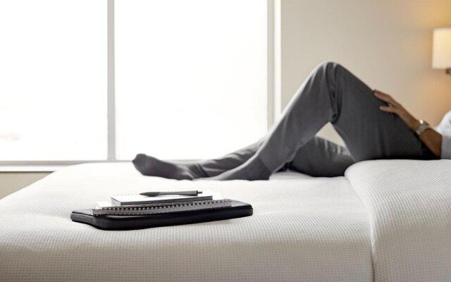 Faro Blanco Resort & Yacht Club Marathon, Curio by Hilton