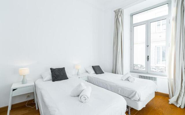 Bourgeois 3 bdrs & Large Terrace - 5mn from le Palaisdowtown