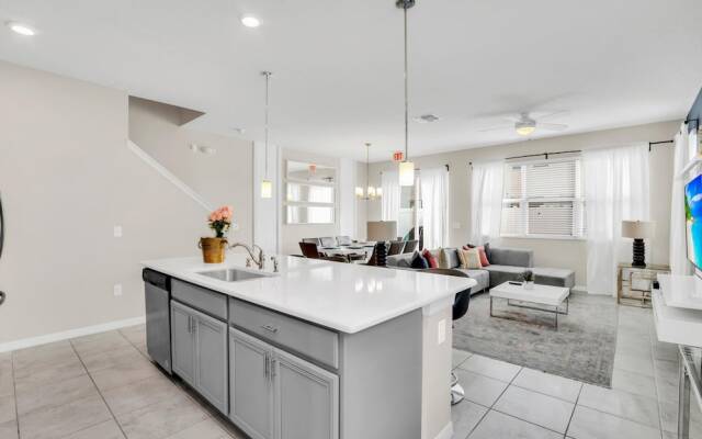 Comfy House at Compass Bay Cb102